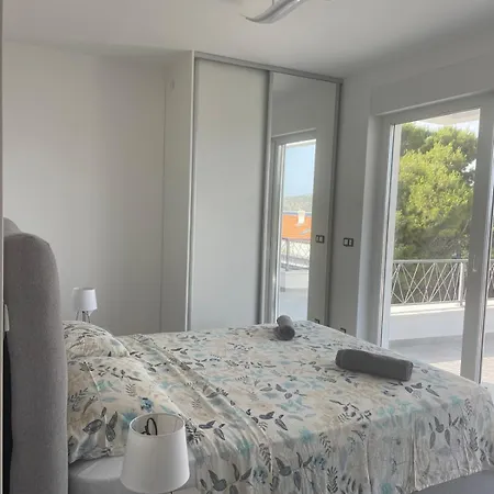 Andela Apartment Mali Drvenik